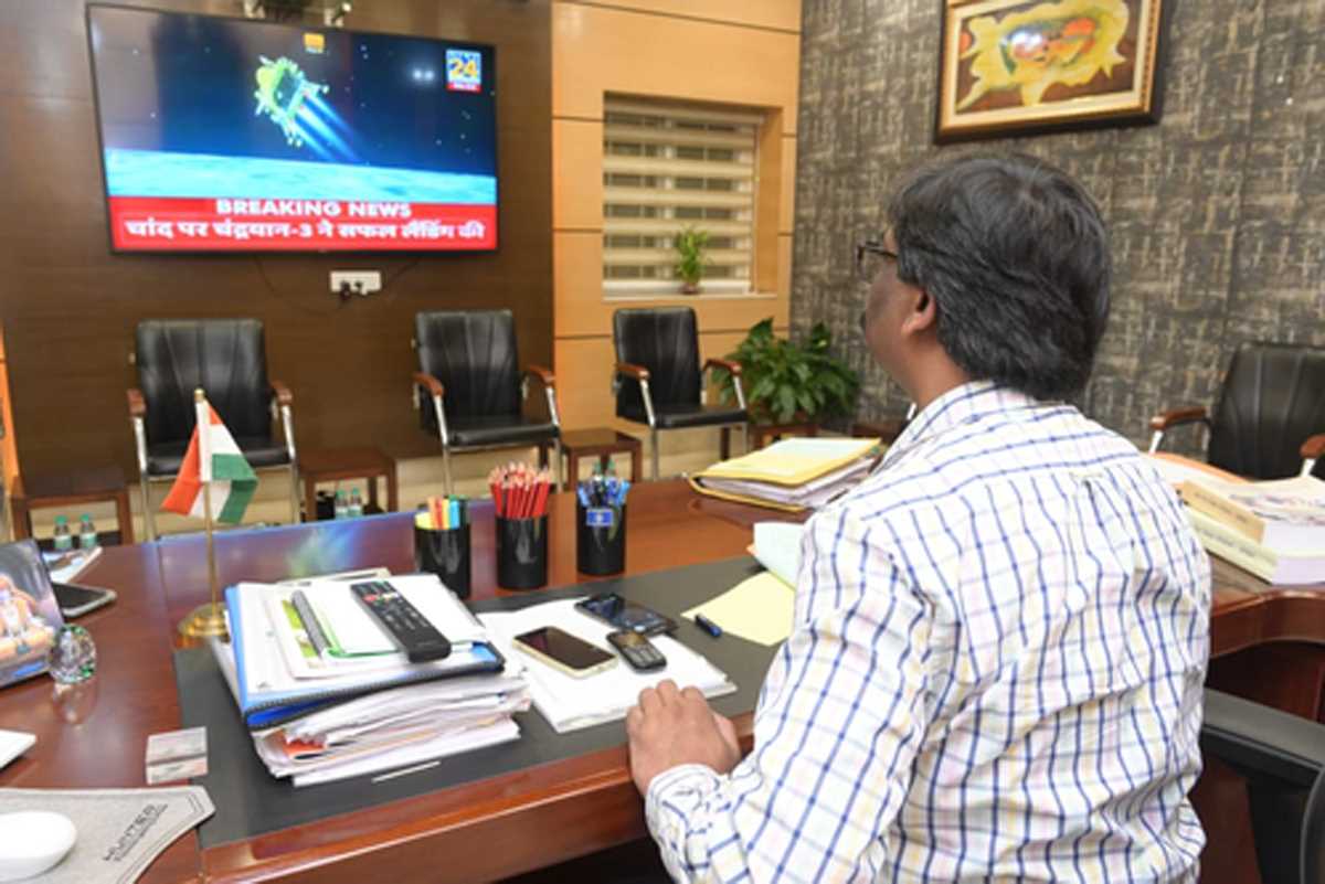 चंद्रयान-3 की सफल लैंडिंग पर बोले सीएम हेमंत- यह अद्भुत और अविस्मरणीय